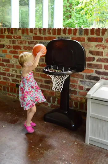 Basketbol Clara oynuyor