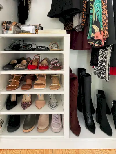 Ikea Pax kledingkastkastplanken met schoenen en laarzen