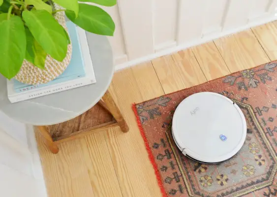 مكنسة Eufy RoboVac 11S الروبوتية على العداء التقليدي
