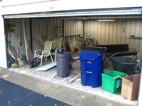 Garage midden rommelig