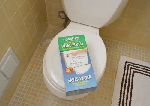 HydroRight Dual Flush Toilet Converter Kit op ToiletSet