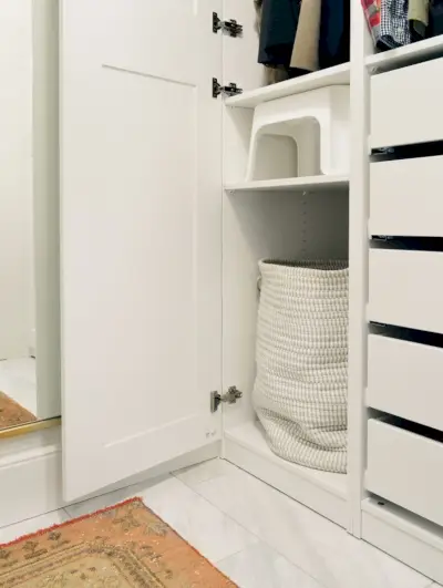 Opbergmand en kruk in het Ikea Pax-kastsysteem