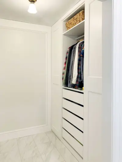 Ikea Pax-kast ingebouwd vóór het breeuwen en schilderen