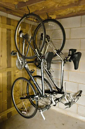 BaseOne 12 fietsen hangend