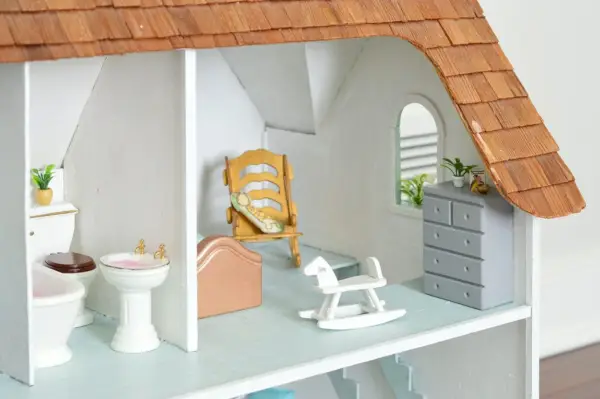 T-poppenhuis bovenslaapkamer Detailhoek