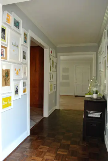 Frames kunst opgehangen