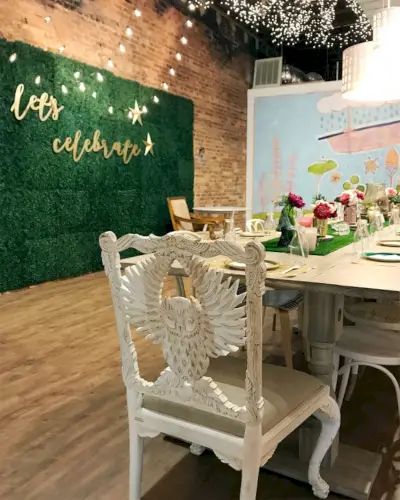 Sedia da sala per feste in libreria per bambini con parete