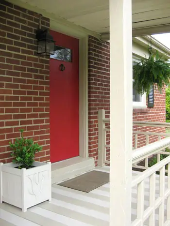 detalhe do plantador de porta vermelha