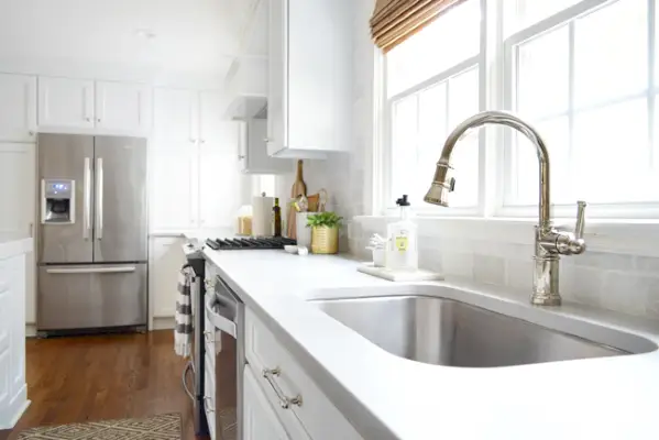 witte-keuken-renovatie-brizo-kraan