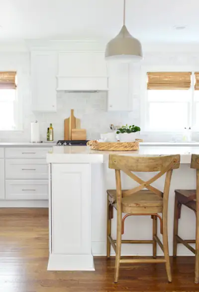 witte keuken-renovatie-hout-accenten