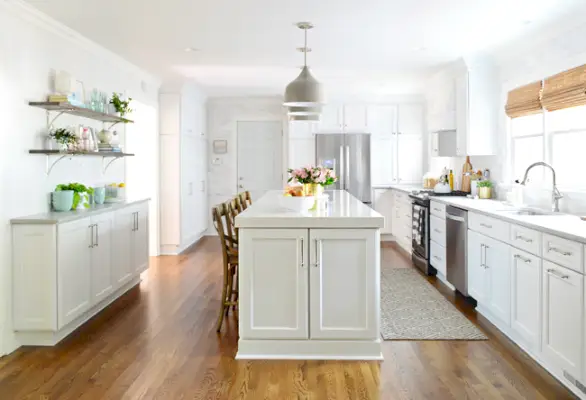 witte-keuken-renovatie-direct-uit-woonkamer