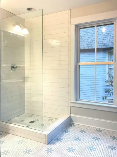 Strandhuis keuken hoofdbad met glazen deurKleur