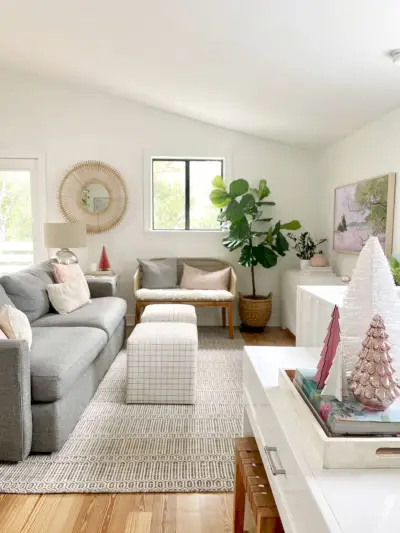 Florida bovenwoonkamer met grijs-wit vloerkleed met geometrisch patroon