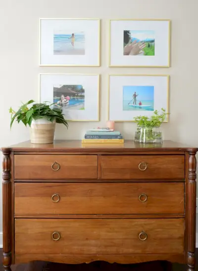 Traditioneel slaapkamerkleed antiek dressoir gouden frames
