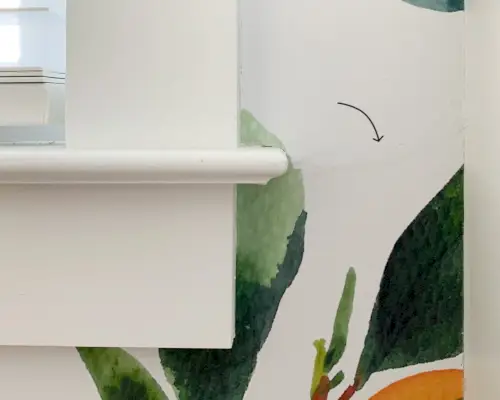 Detail van verwijderbare behanginstallatie met overlappende sectie
