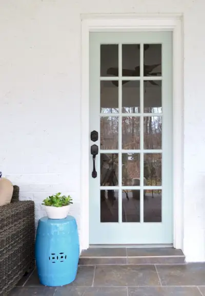 Glazen deur beschilderd met hoogglans Benjamin Moore-verf