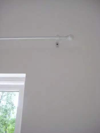 Hoe een gordijnroede op te hangen H