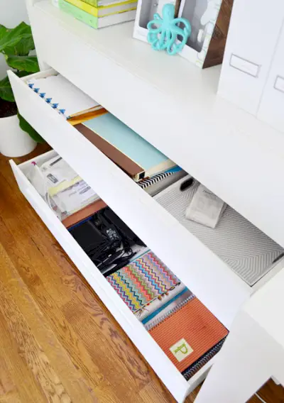 FJalkTvå öppna lådor John Side