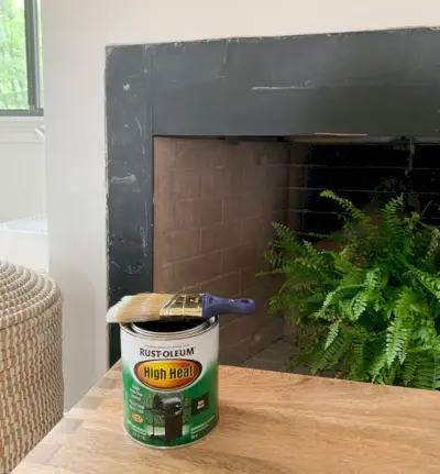 Blikje Rust-Oleum High Heat zwarte verf voor de open haard