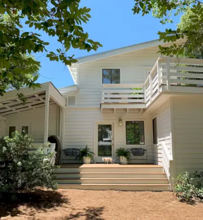 Florida huis buitenkant na mei veranda verticaal met hamburger