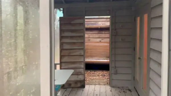 Buitendouche vóór uit video