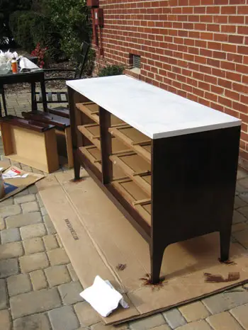 Primer voor het overspuiten van dressoirs1