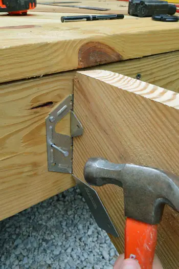 Trap 1 Bevestiging van hanger
