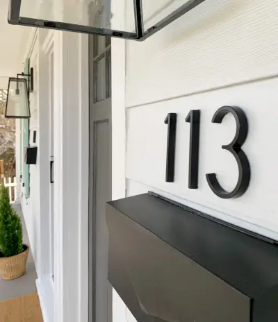 Duplex voorporch Modern Home Depot huisnummer