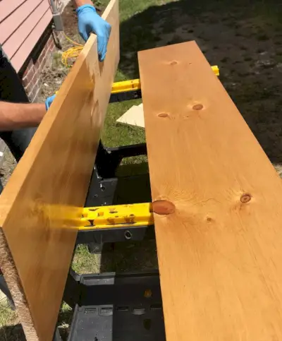 houten planken beitsen met minwax puriteins grenen