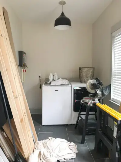 wasruimte met apparatuur en gereedschap