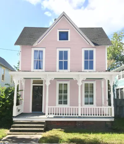 Exterieurkleur strandhuis roze