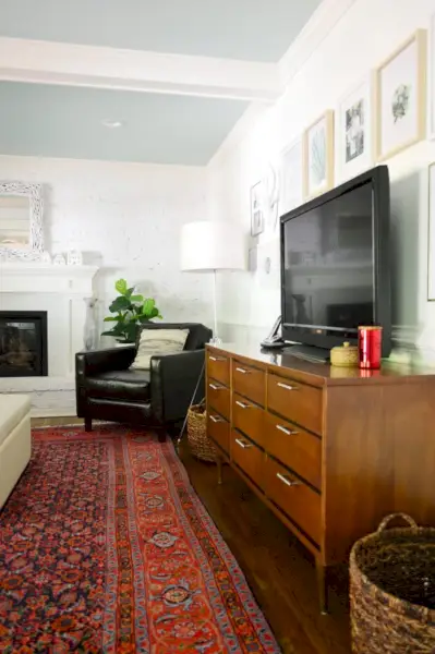De kabelwoonkamer doorsnijden met Roku Box