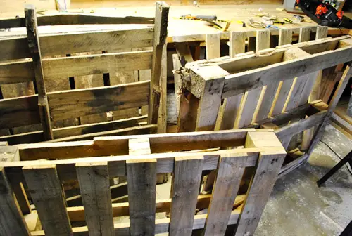 Pallets drogen in de kelder