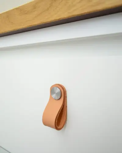 Leren trekjes aan Ikea Malm-dressoir