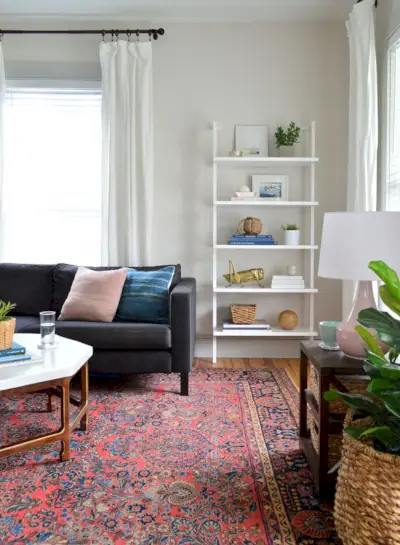 Beach House sohvapöytä olohuoneen hyllynäkymä