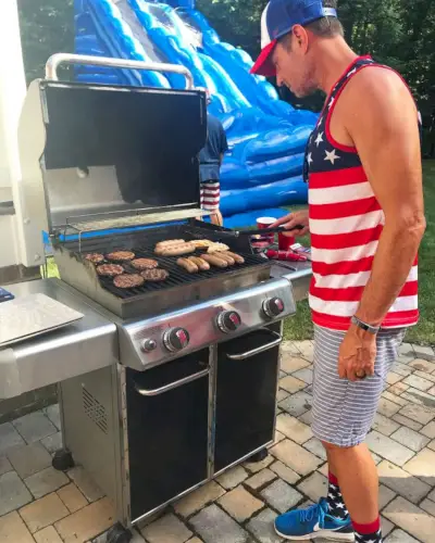 Burger på grillen fjerde juli