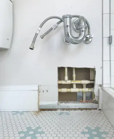 Perdita del bagno esposta nel muro