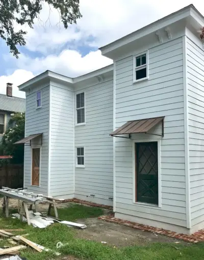 Duplex buitenkant achterkant met deuren luifel