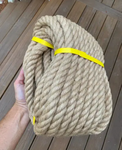 Natuurlijke henneptouwbundel voor het ophangen van een daybed