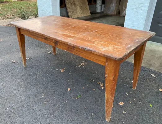 Duplex eettafel schuren vóór boerderijtafel