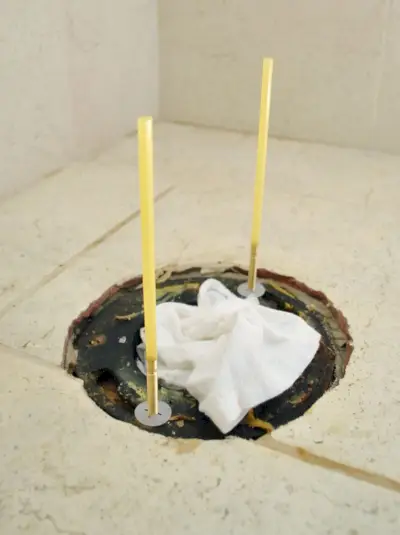 Strotruc op toiletflensbouten