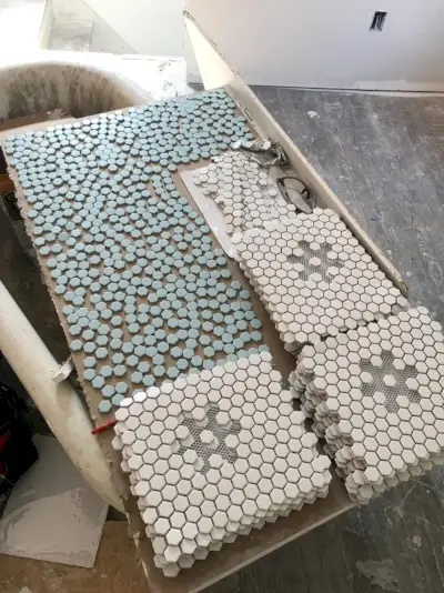 Strandhuistegel Blauwe zeshoekige tegels allemaal neergelegd
