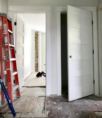 Duplexvloer opnieuw afwerken vóór achterslaapkamer rechts