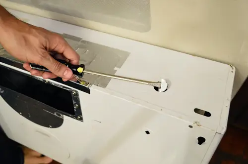 Hood 4 Elektrik Fişini Çıkarma