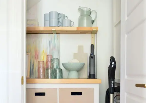Detail van de bijkeuken met mooie slagersblokken
