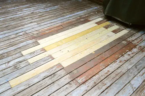 Gepatcht gat in houten dek