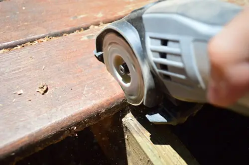 Dremel Sawmax gereedschap voor het zagen van terrasplanken