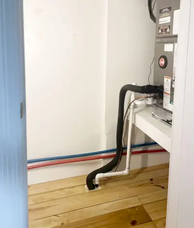 HVAC-bedrading verplaatst naar nutskast om ruimte te maken