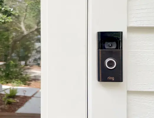 Ring Video Deurbel Venetiaans Brons Op Witte Huis