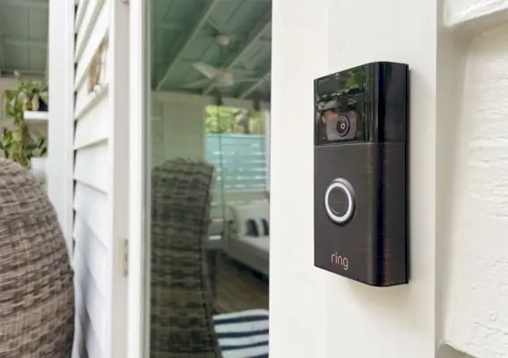 Ring Video Deurbel Venetiaans Brons Op Witte Huis
